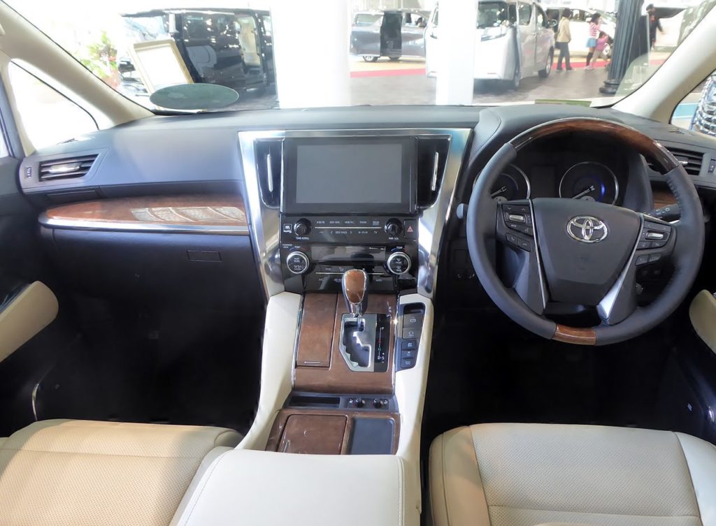 Toyota Alphard Interior