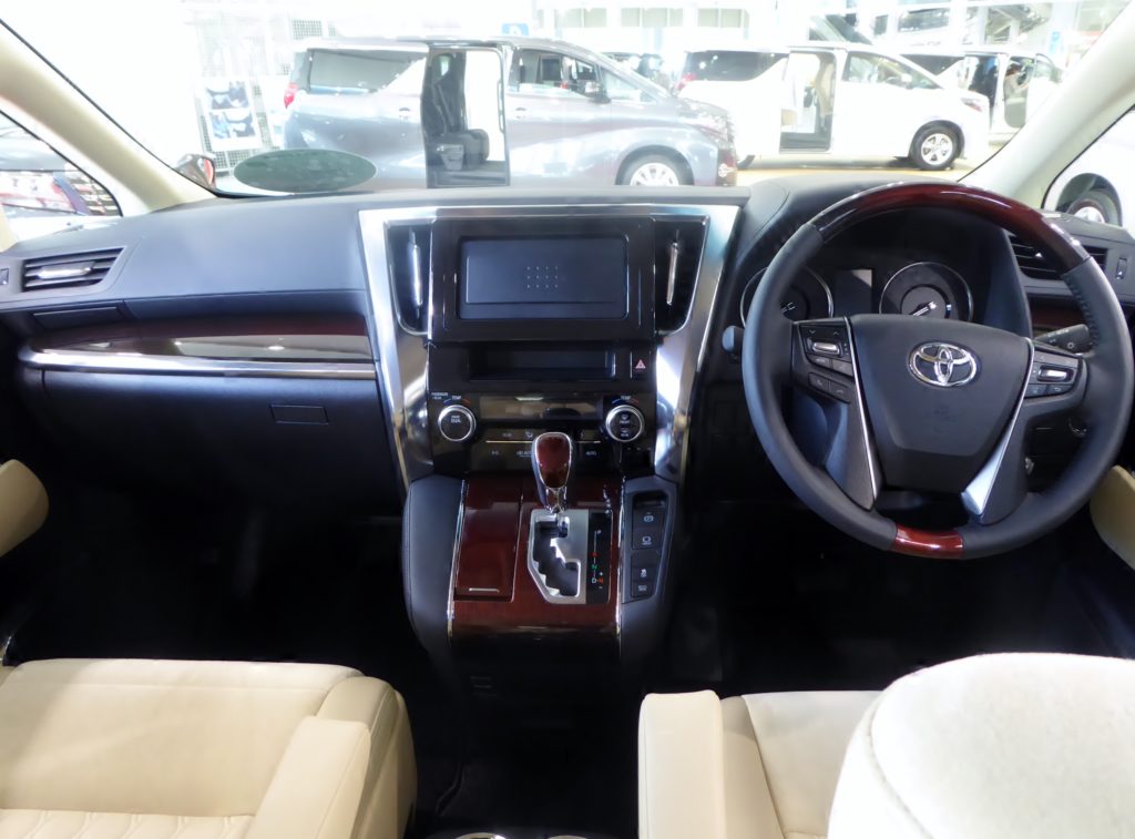 Toyota Vellfire Interior